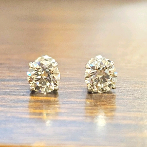 2 carat Moissanite 925 Stud Earring - Picture 1 of 2